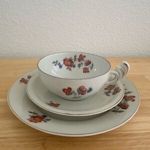 Cambridge Ivory OffWhite Floral Gold Trim Tea Cup Saucer Plate Set Unique Handle